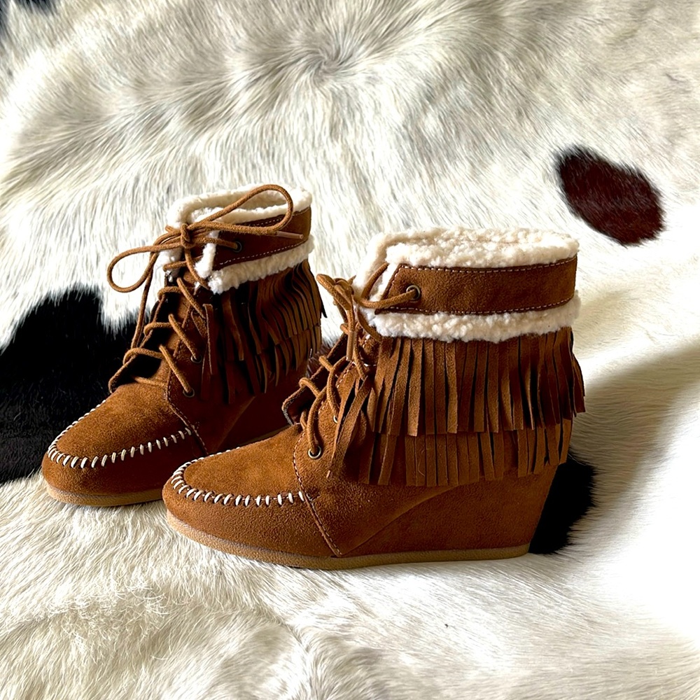 Wedge Heel Fringe Moc Booties Women's Sz 5 1/2 Faux Suede